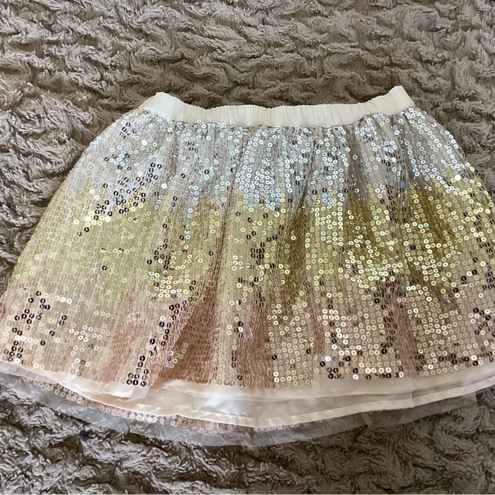 Girls ombre metallic sequin skirt with lining
Size M 7/8